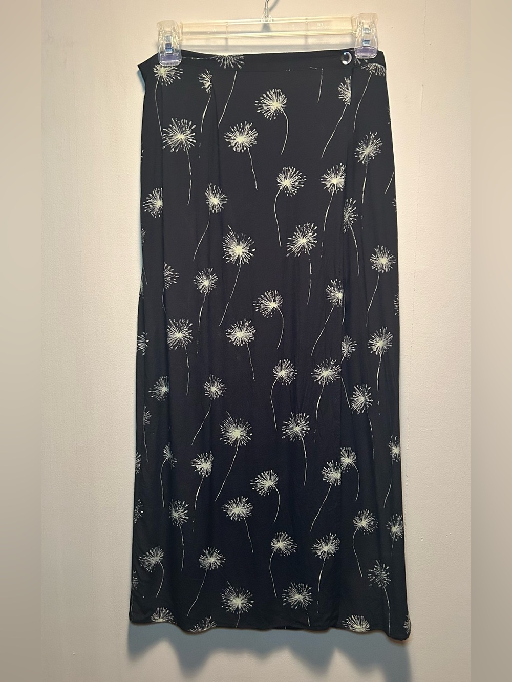 Ann Taylor LOFT Black Dandelion Print Wrap Style Skirt Size 10
